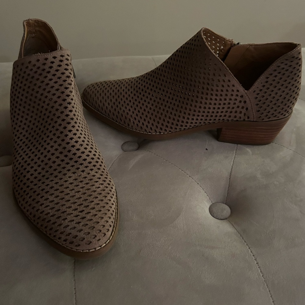 New without tags/never worn Lucky Brand Tan Women’s Booties Size 9 1/2 medium